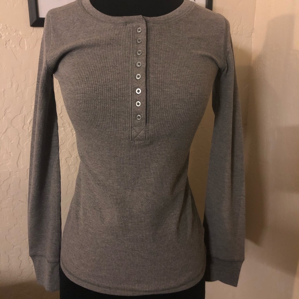 Long sleeve thermal top. Charcoal grey